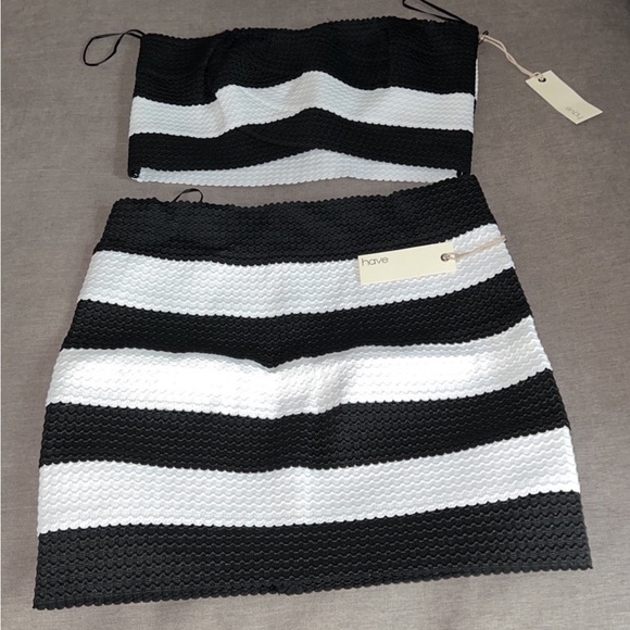 Black and White Stripped Bandage Style Mini Skirt set …size medium new with tags - Picture 1 of 2